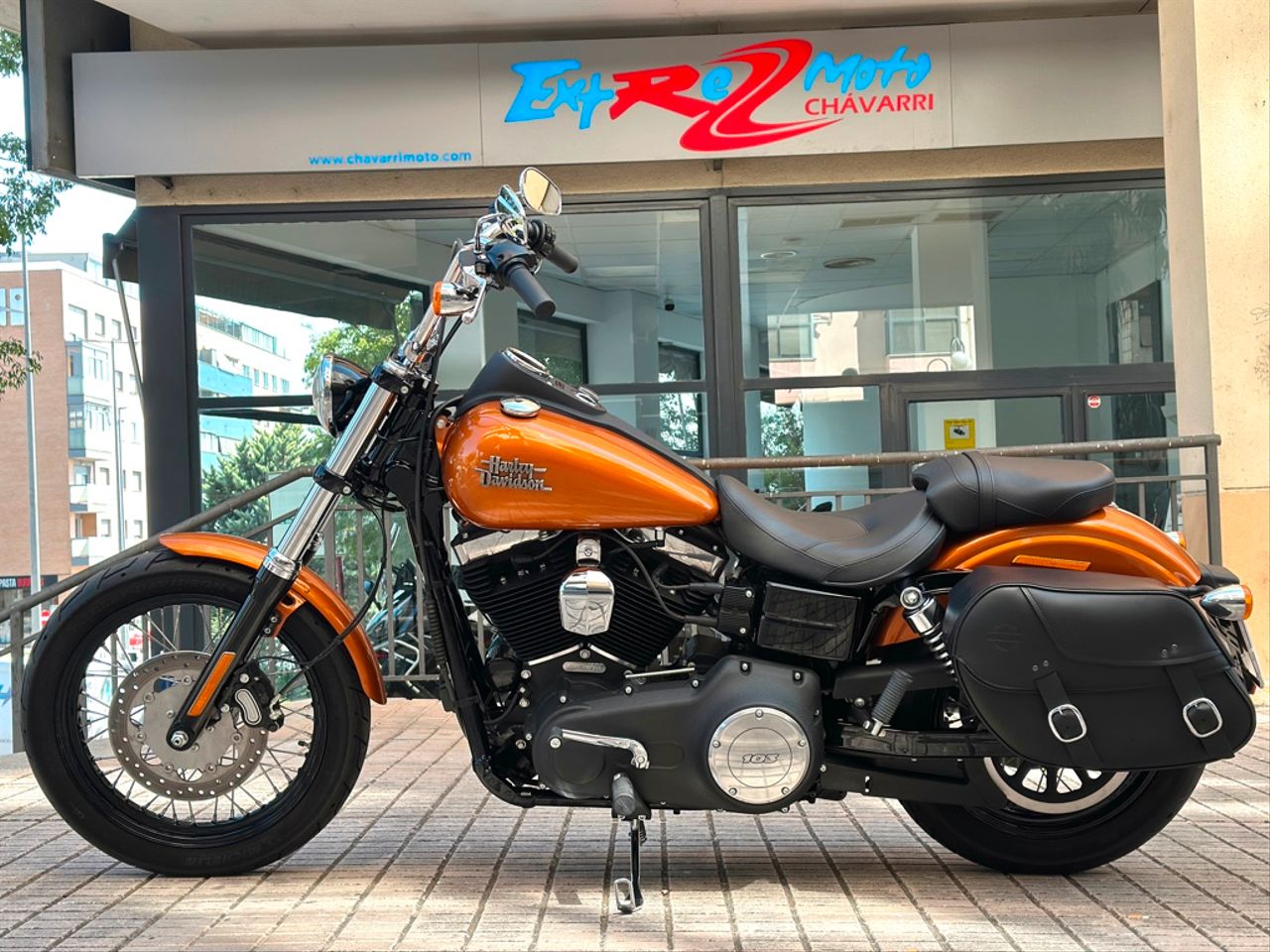 HARLEY DAVIDSON Dyna Street Bob